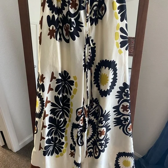 MELLODAY Black and Yellow Floral SET. Includes blouse and pants. - Picture 4 of 7